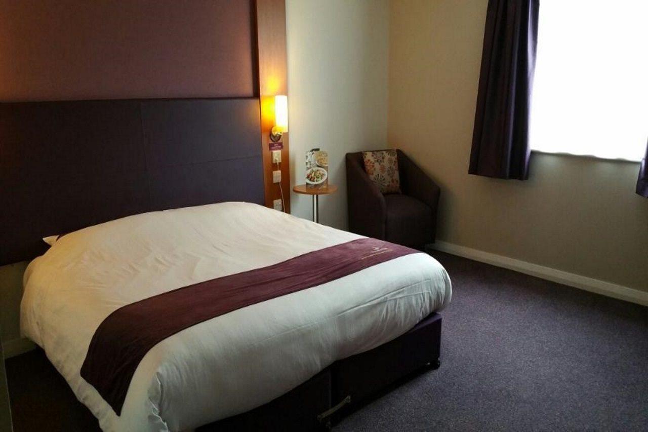 Premier Inn 캠벌리 외부 사진