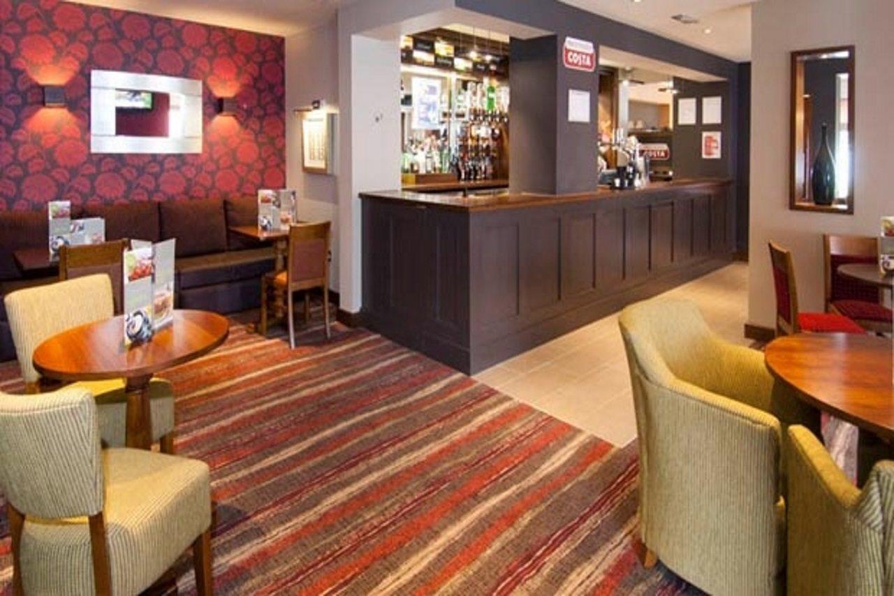Premier Inn 캠벌리 외부 사진