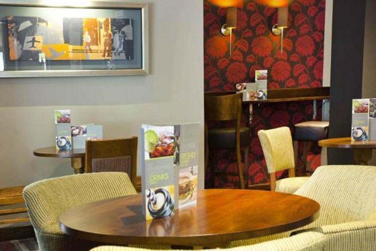 Premier Inn 캠벌리 외부 사진