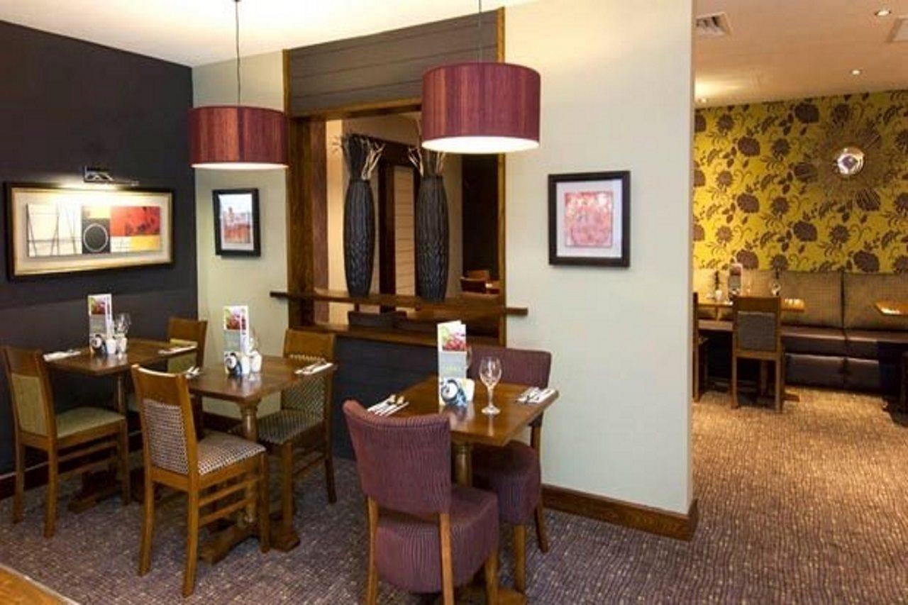 Premier Inn 캠벌리 외부 사진