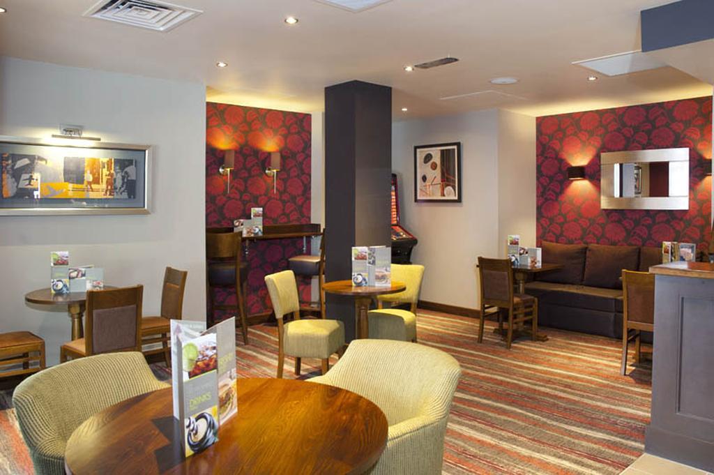 Premier Inn 캠벌리 외부 사진